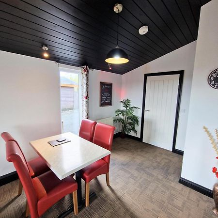 Ochil 9 With Private Hot Tub - Fife - Loch Leven - Lomond Hills - Pet Friendly Villa Kelty Ngoại thất bức ảnh