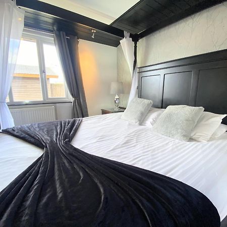 Ochil 9 With Private Hot Tub - Fife - Loch Leven - Lomond Hills - Pet Friendly Villa Kelty Ngoại thất bức ảnh