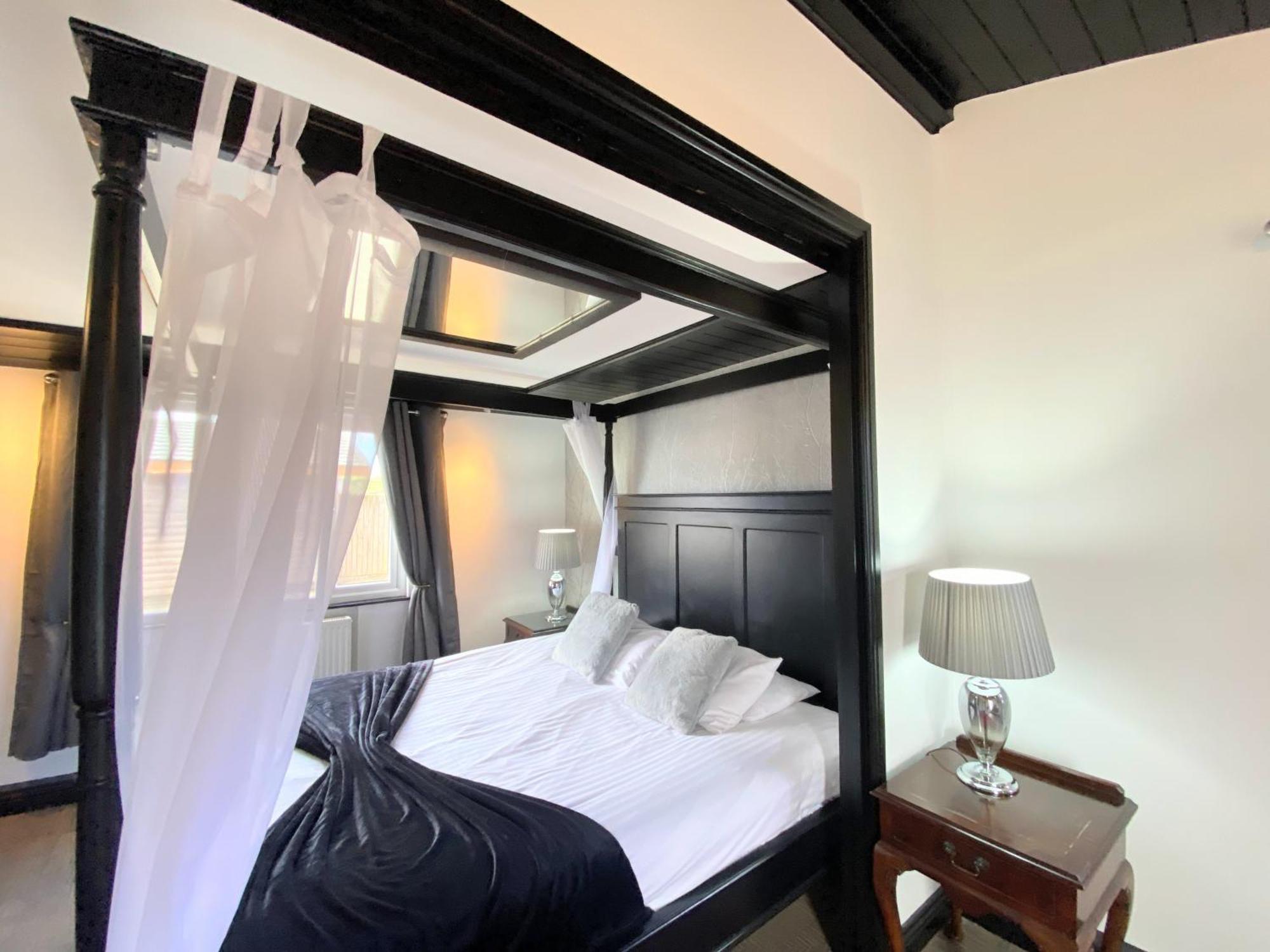 Ochil 9 With Private Hot Tub - Fife - Loch Leven - Lomond Hills - Pet Friendly Villa Kelty Ngoại thất bức ảnh