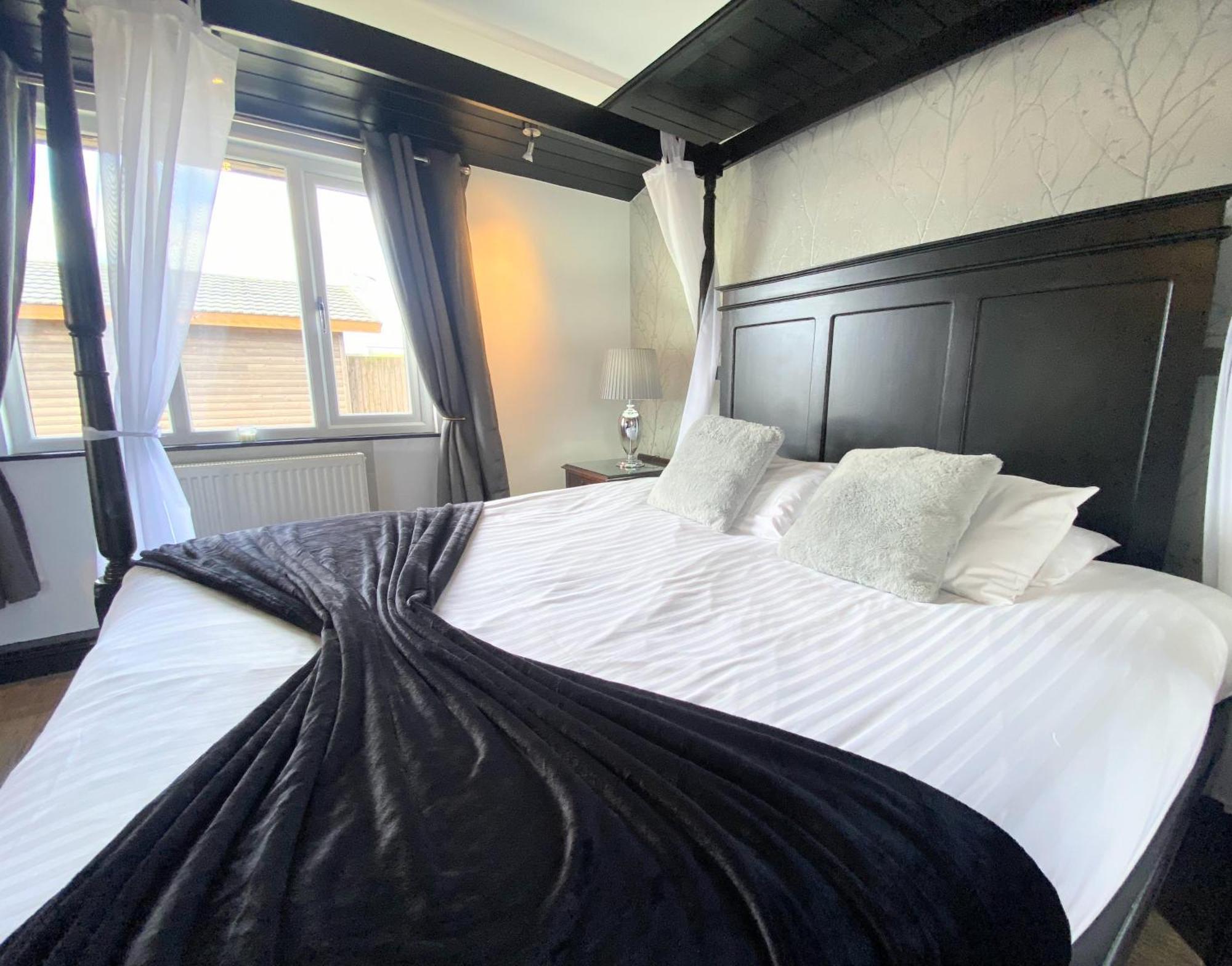 Ochil 9 With Private Hot Tub - Fife - Loch Leven - Lomond Hills - Pet Friendly Villa Kelty Ngoại thất bức ảnh