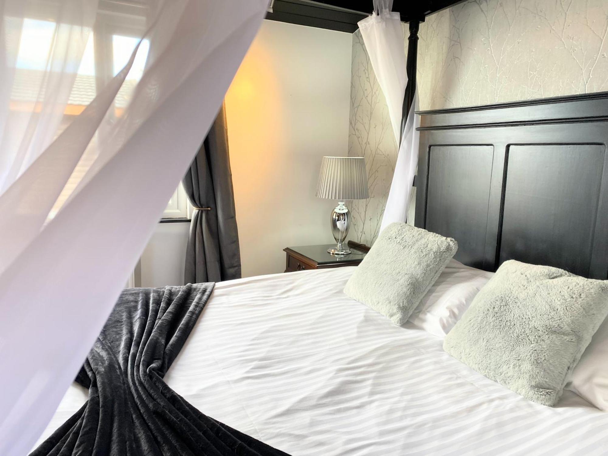 Ochil 9 With Private Hot Tub - Fife - Loch Leven - Lomond Hills - Pet Friendly Villa Kelty Ngoại thất bức ảnh