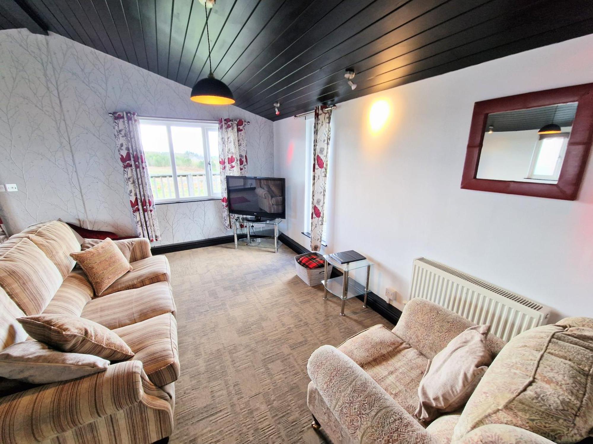 Ochil 9 With Private Hot Tub - Fife - Loch Leven - Lomond Hills - Pet Friendly Villa Kelty Ngoại thất bức ảnh