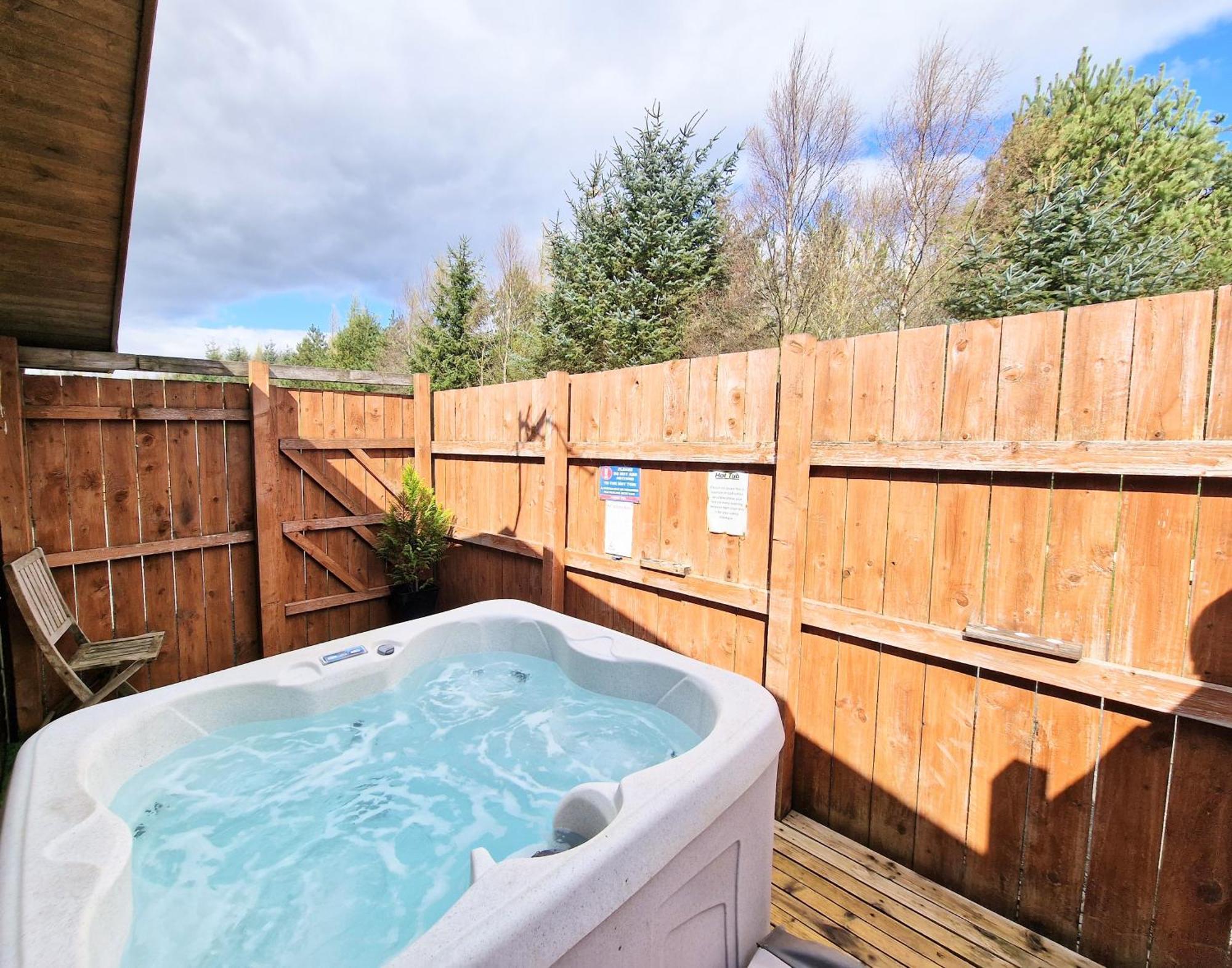 Ochil 9 With Private Hot Tub - Fife - Loch Leven - Lomond Hills - Pet Friendly Villa Kelty Ngoại thất bức ảnh